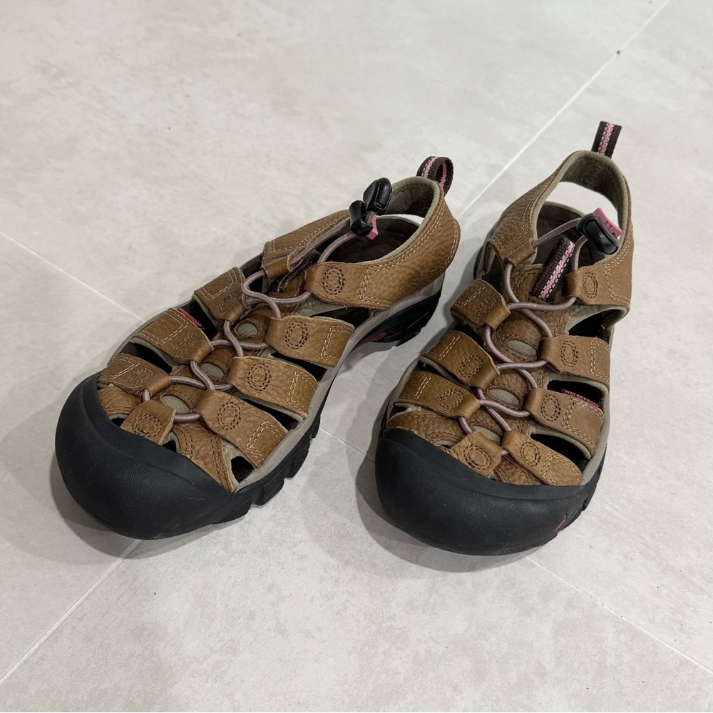 Keen Tan Leather Sandals with Black Soles